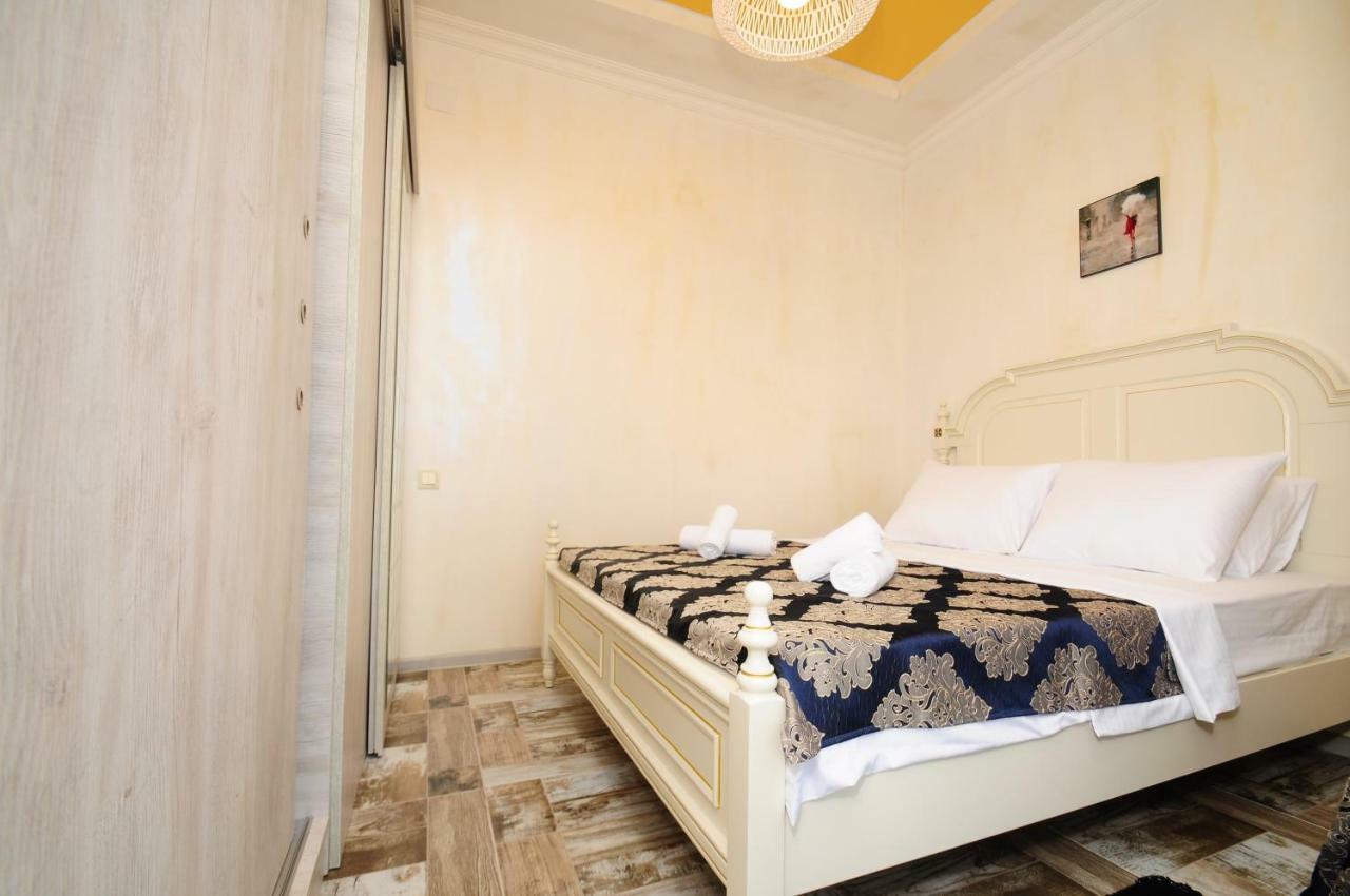 Apartments With A View Of The Trinity Holy Batoumi Extérieur photo