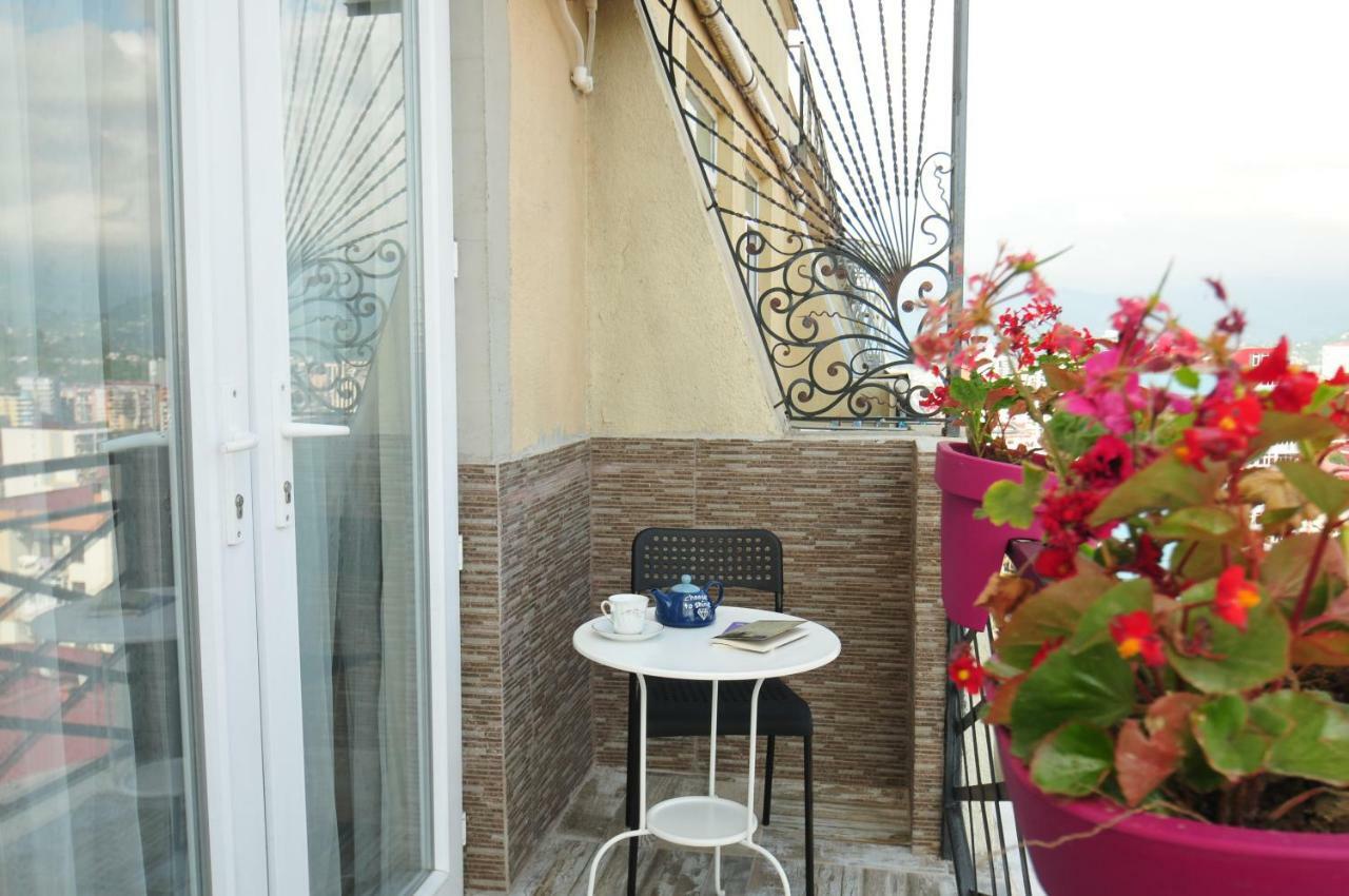 Apartments With A View Of The Trinity Holy Batoumi Extérieur photo