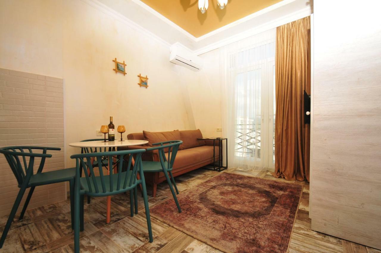 Apartments With A View Of The Trinity Holy Batoumi Extérieur photo