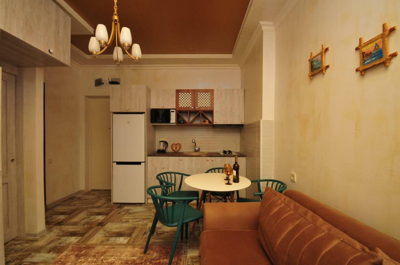 Apartments With A View Of The Trinity Holy Batoumi Extérieur photo