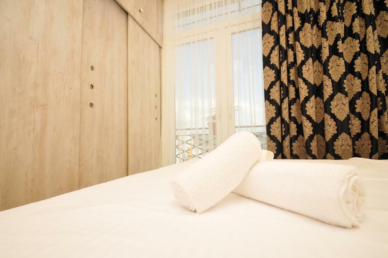 Apartments With A View Of The Trinity Holy Batoumi Extérieur photo